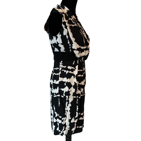 BCBGMAXAZRIA Black & White Stretch Ruched Dress - Picture 4 of 10